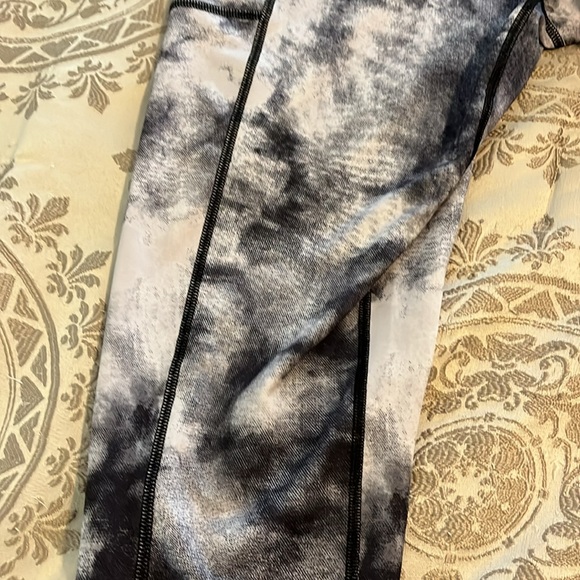 Tek Gear maternity cropped yoga pants, size L, color navy blue and white - Picture 2 of 9